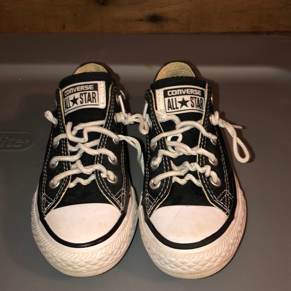 Little Girls size 11 Converse AllStar sneakers - Picture 1 of 4